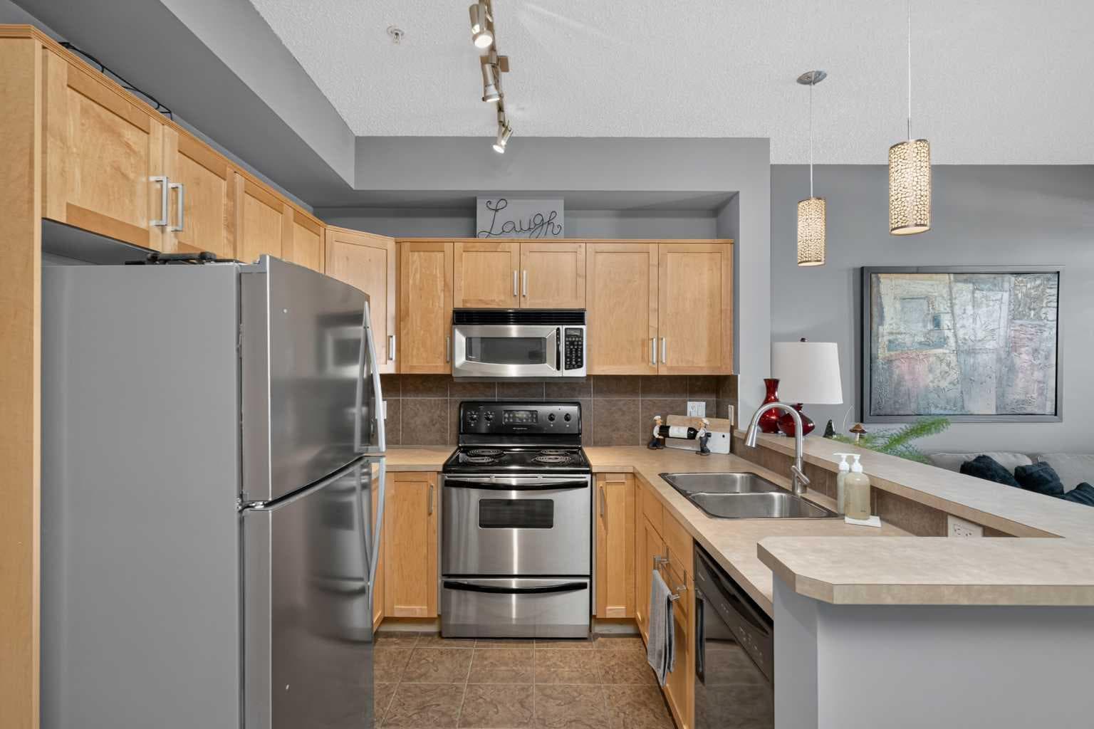 2, 140 Rockyledge View NW