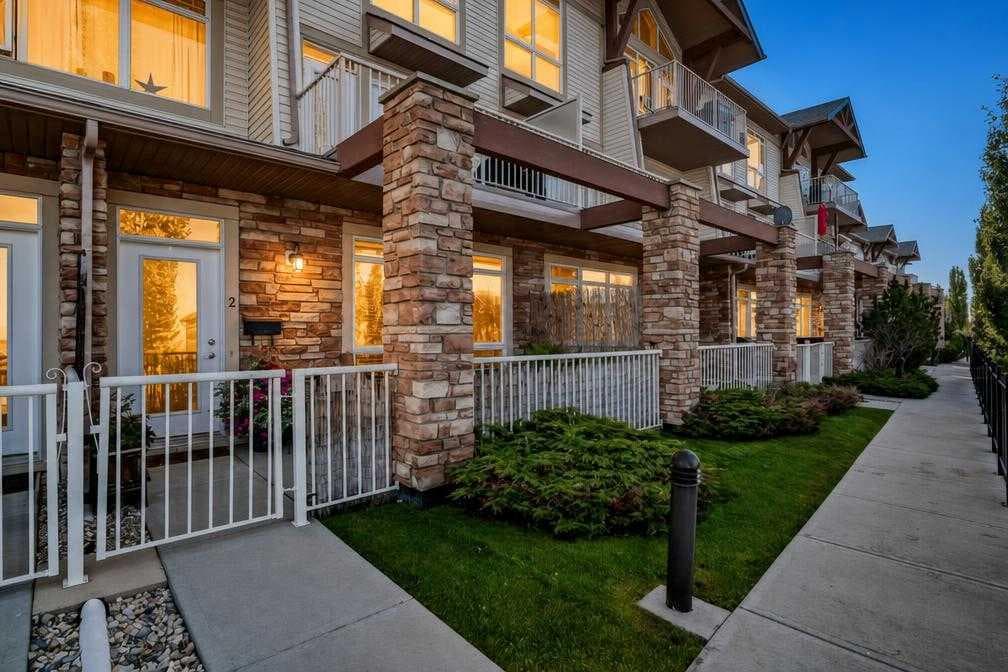 2, 140 Rockyledge View NW