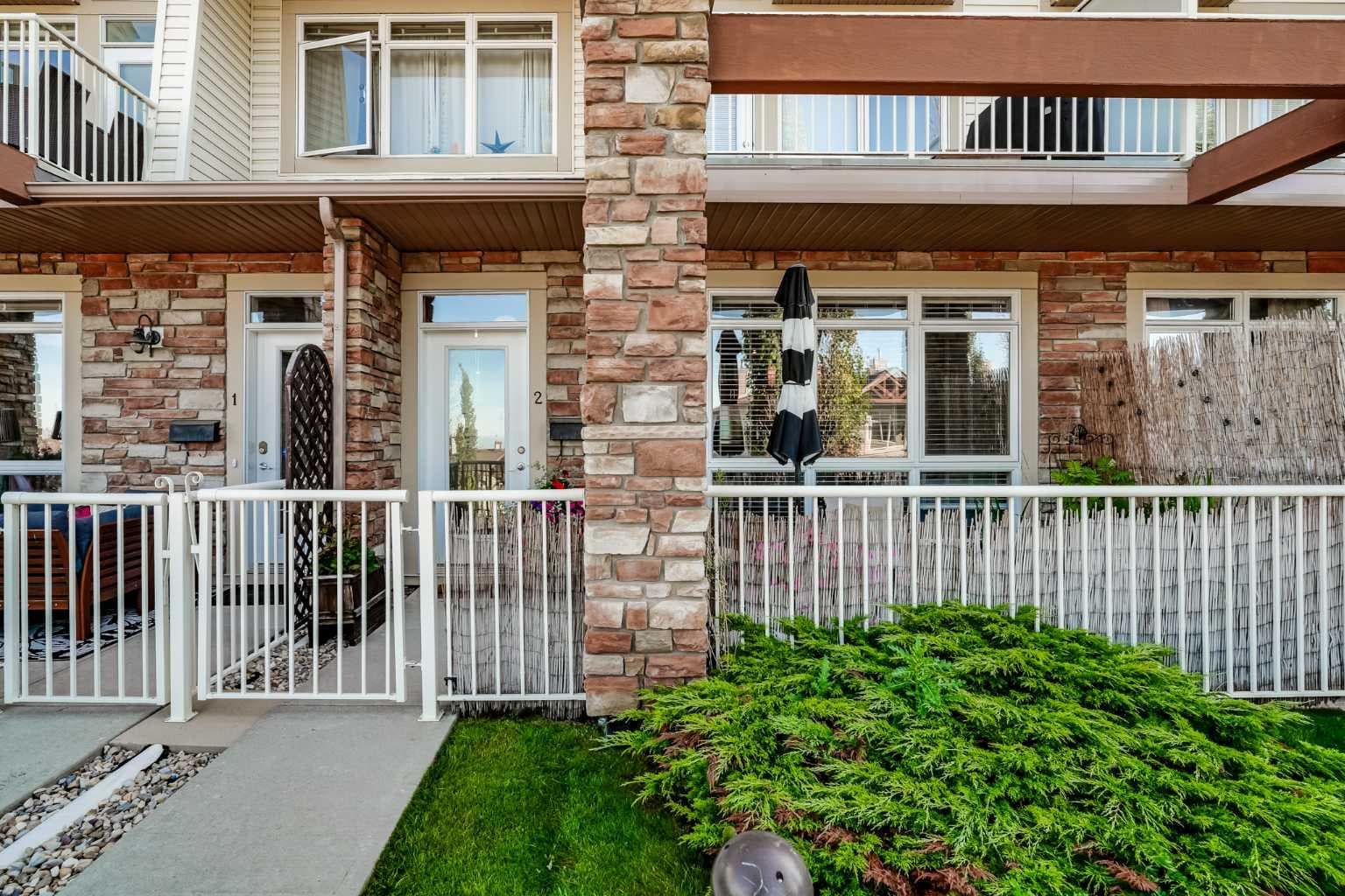 2, 140 Rockyledge View NW