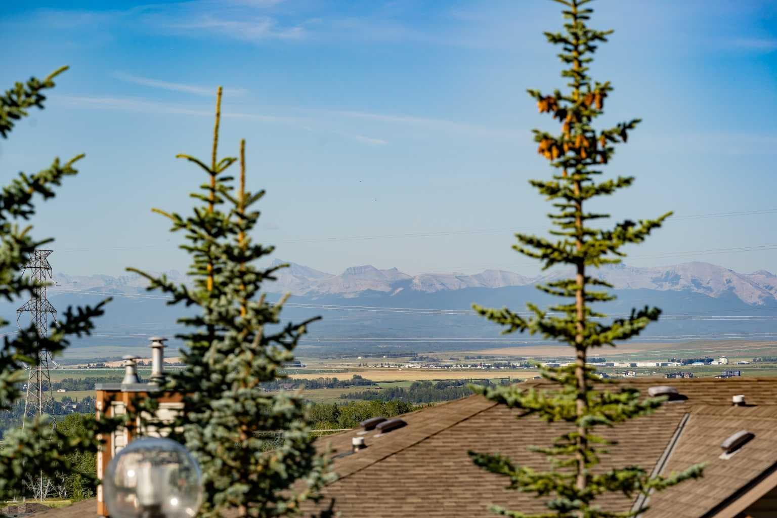 2, 140 Rockyledge View NW