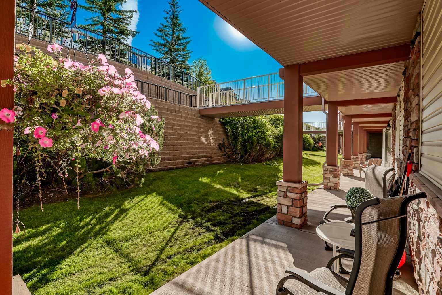 2, 140 Rockyledge View NW