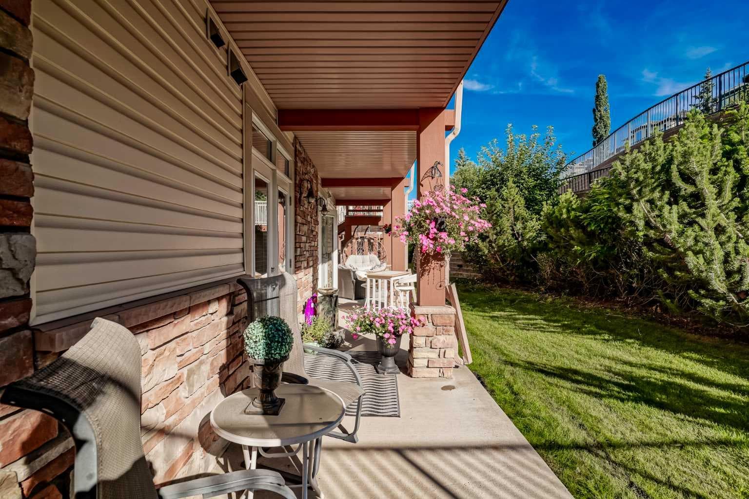 2, 140 Rockyledge View NW