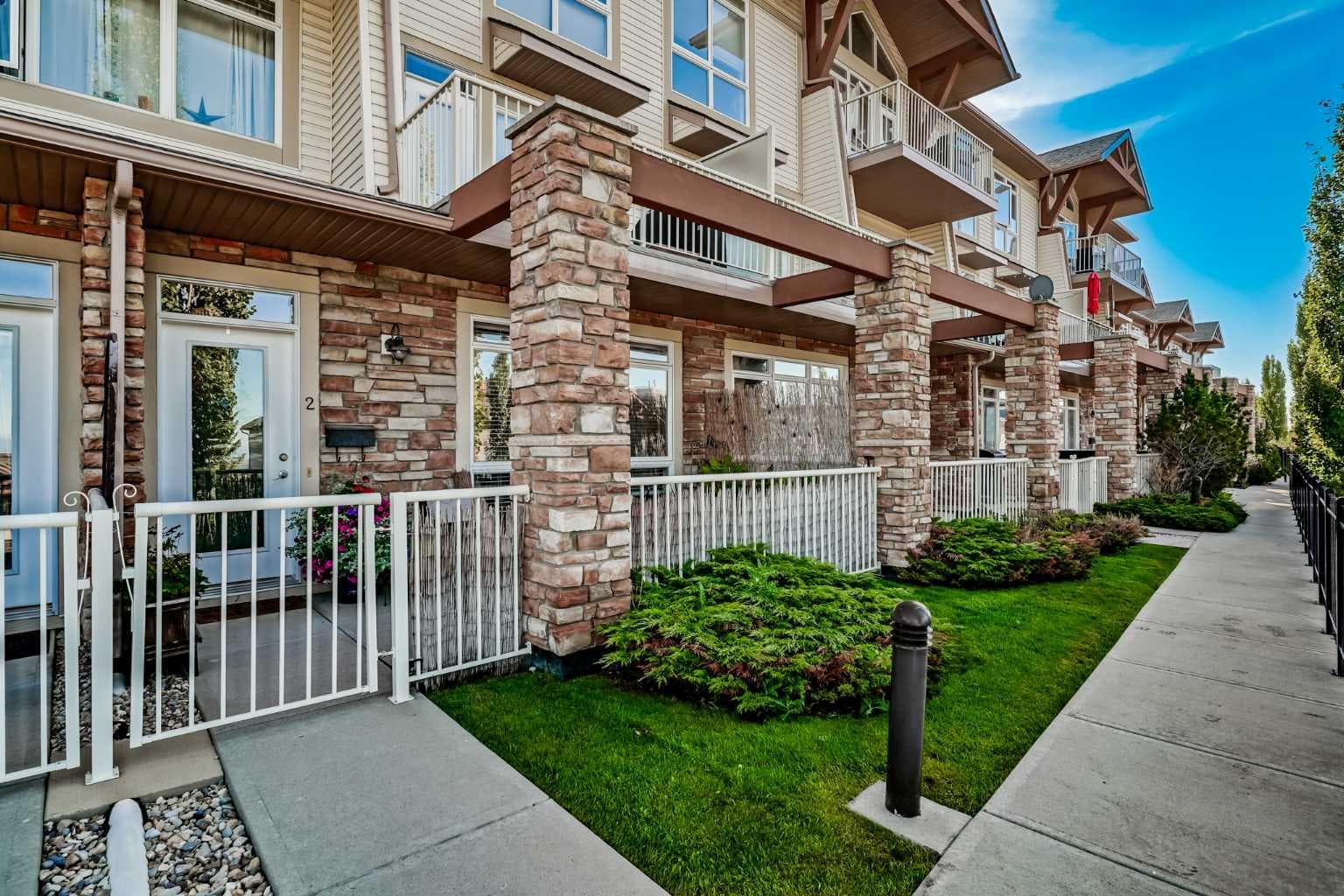 2, 140 Rockyledge View NW
