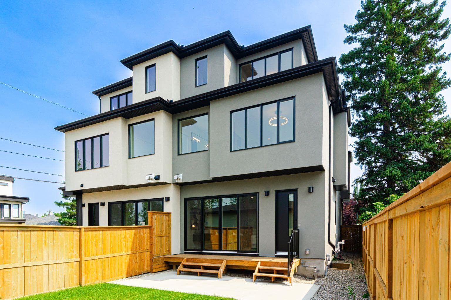 2302 Osborne Crescent SW