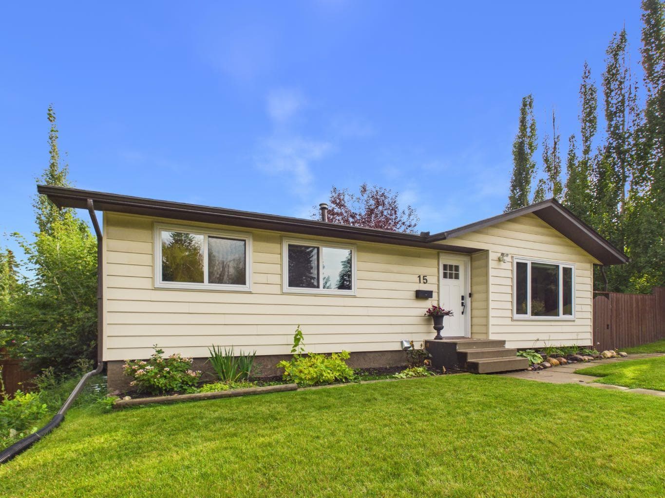 15 Hazelwood Crescent SW