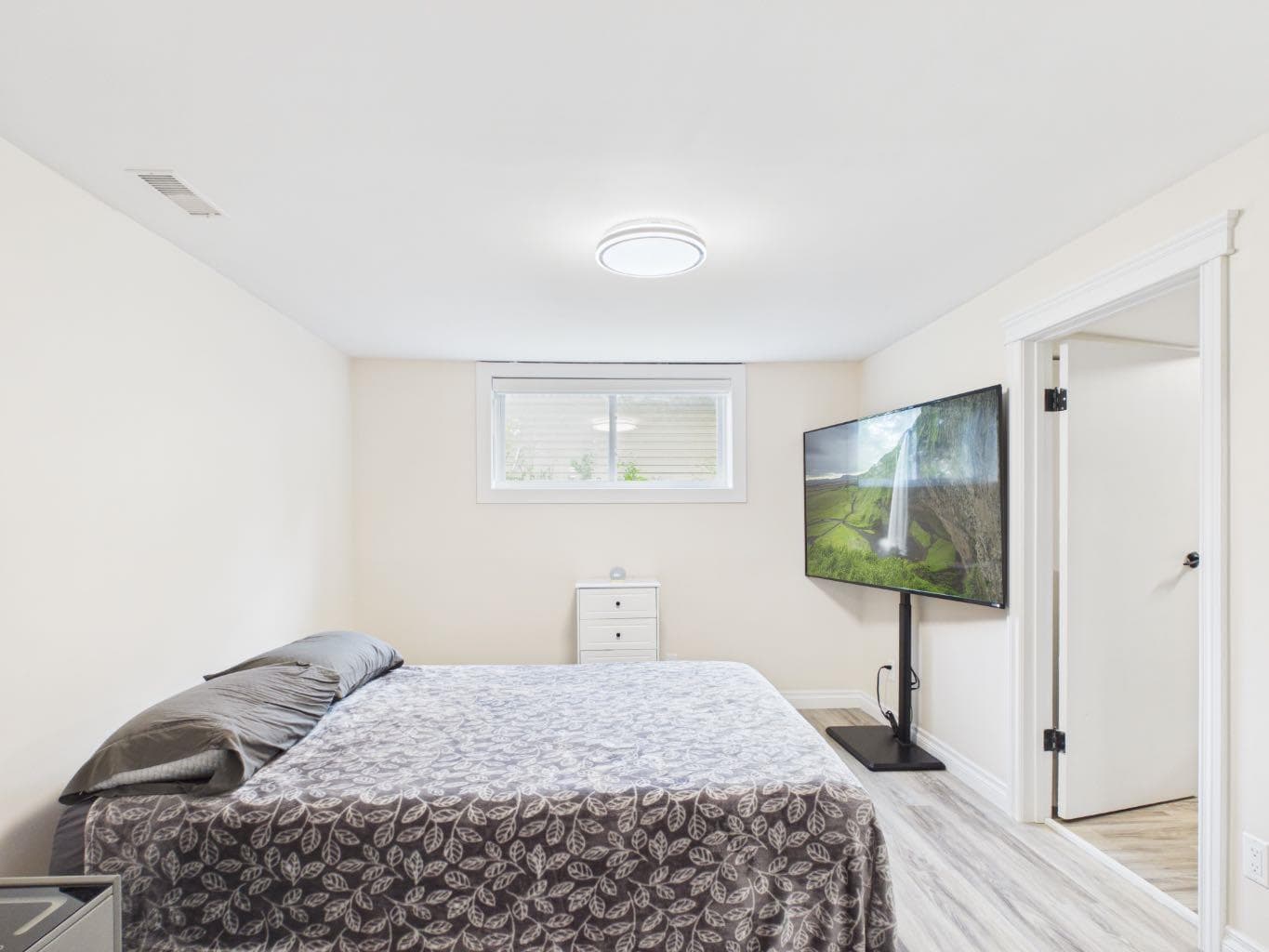 15 Hazelwood Crescent SW