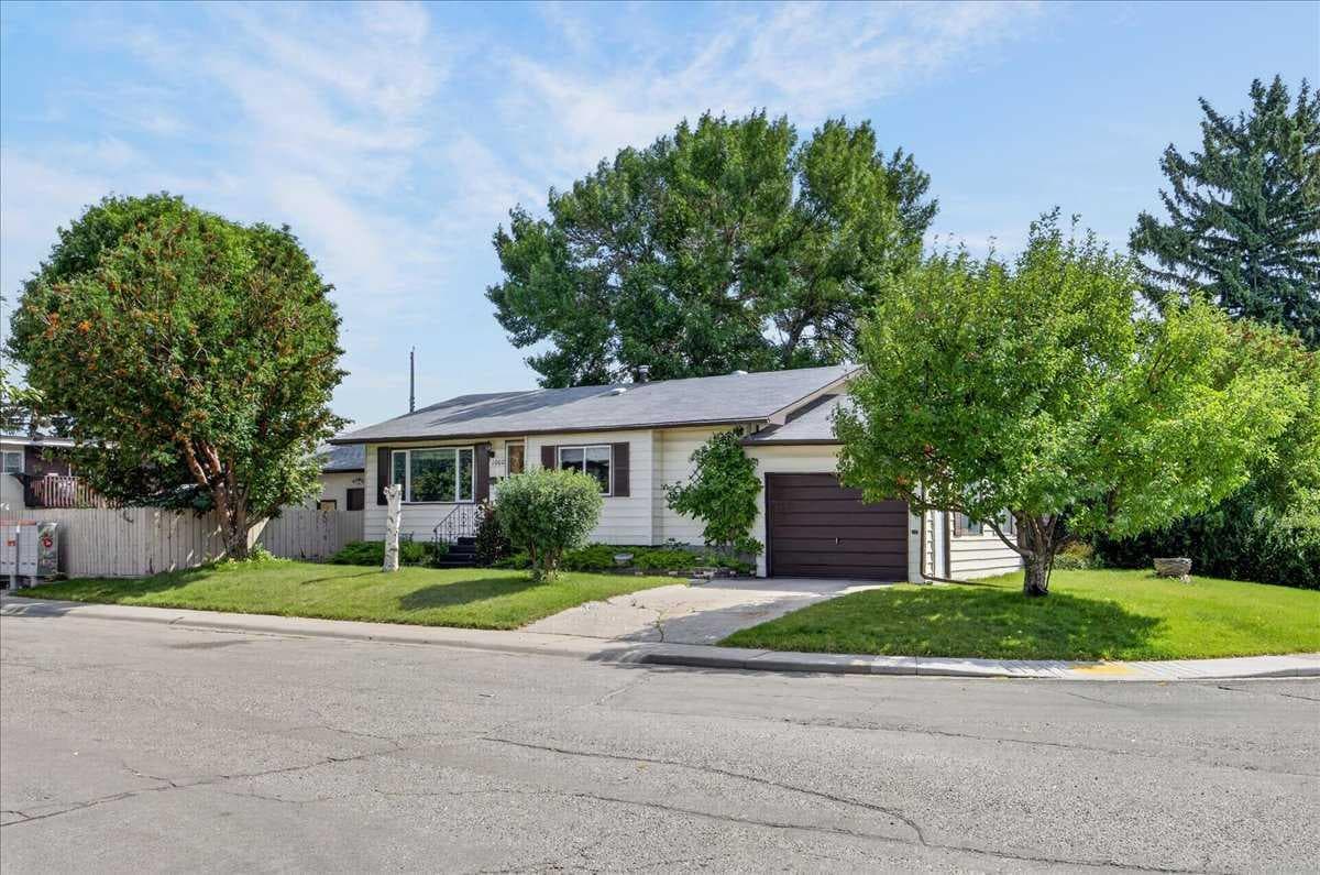 1060 Motherwell Road NE
