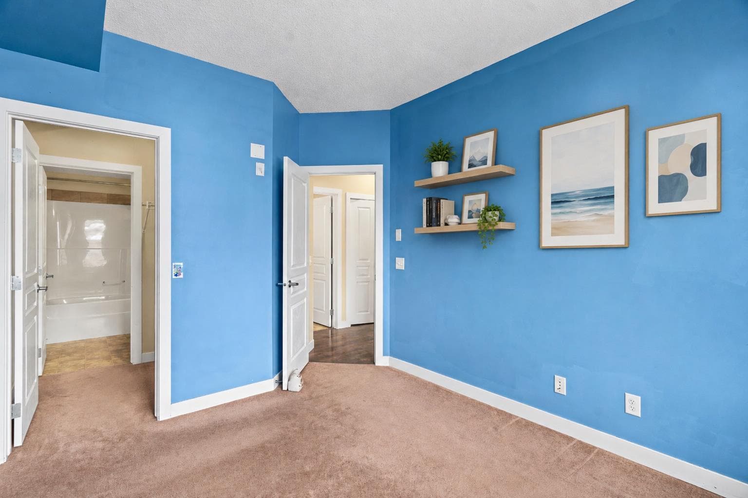 212, 10 Panatella Road NW