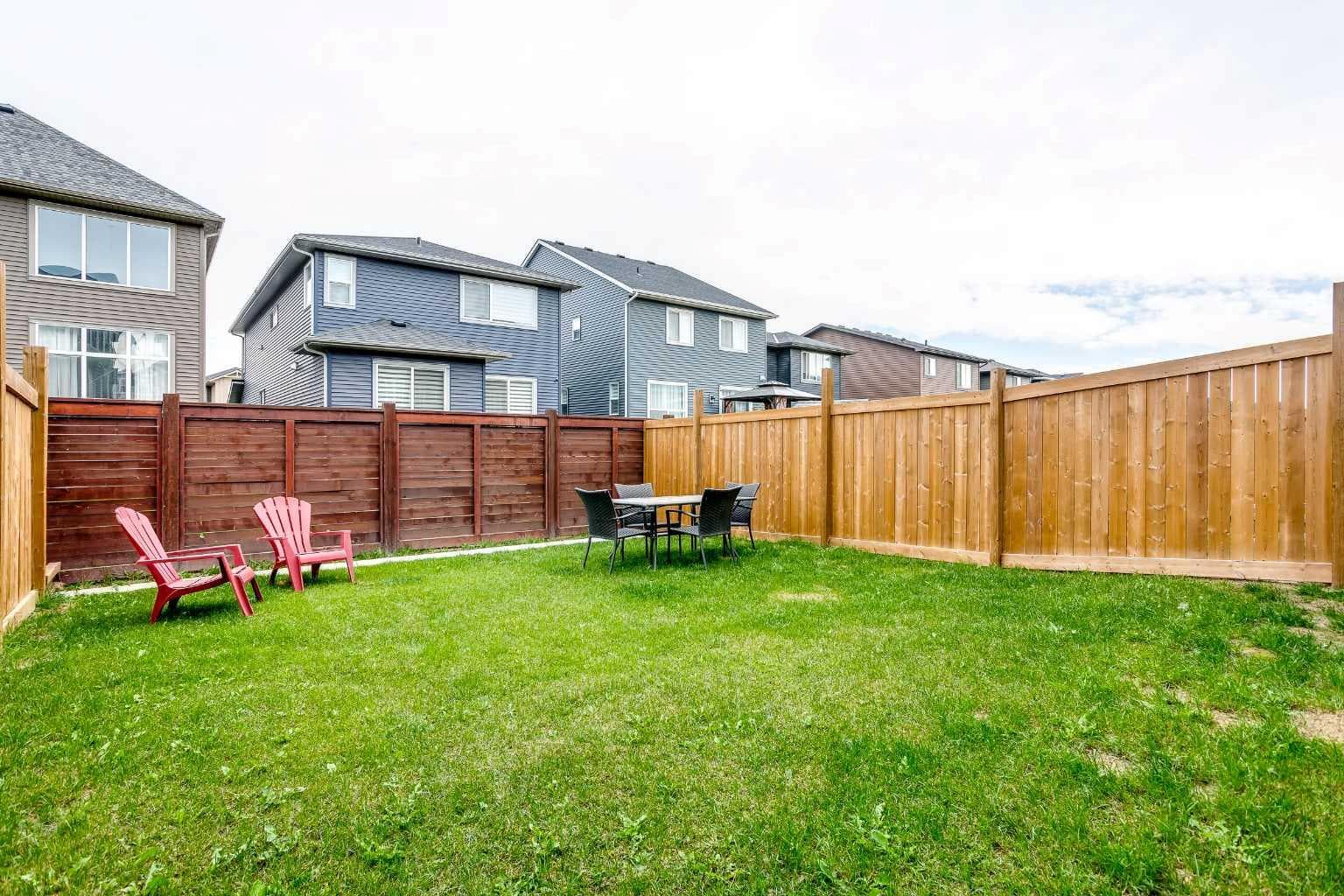352 Creekrun Crescent SW