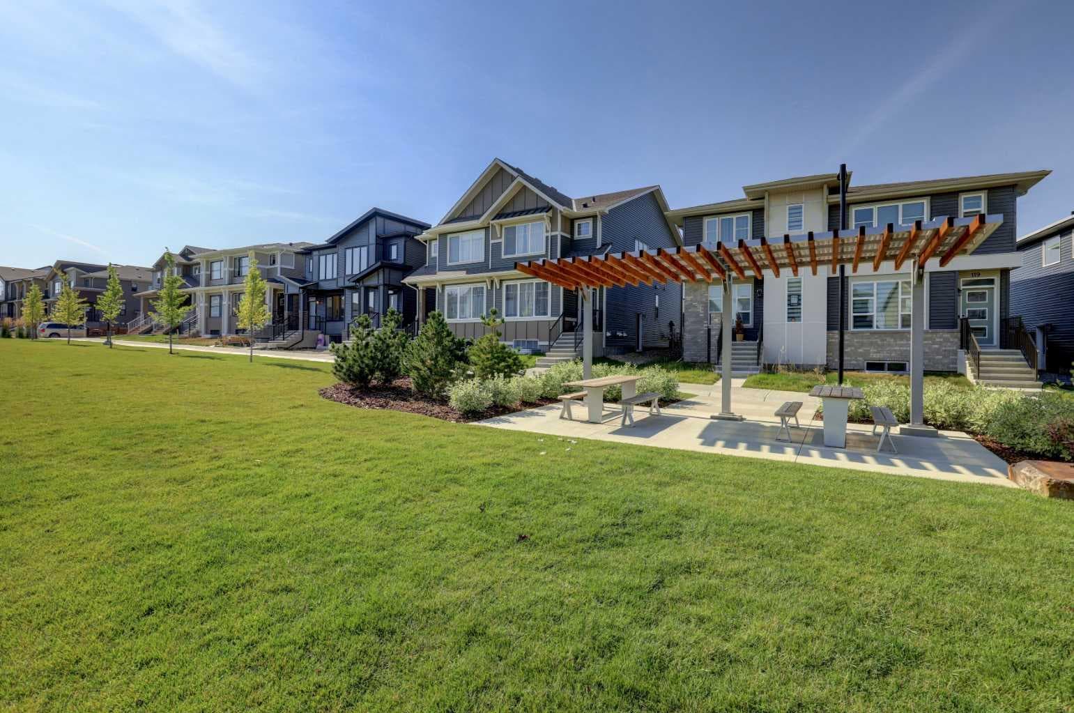 99 Herron Walk NE