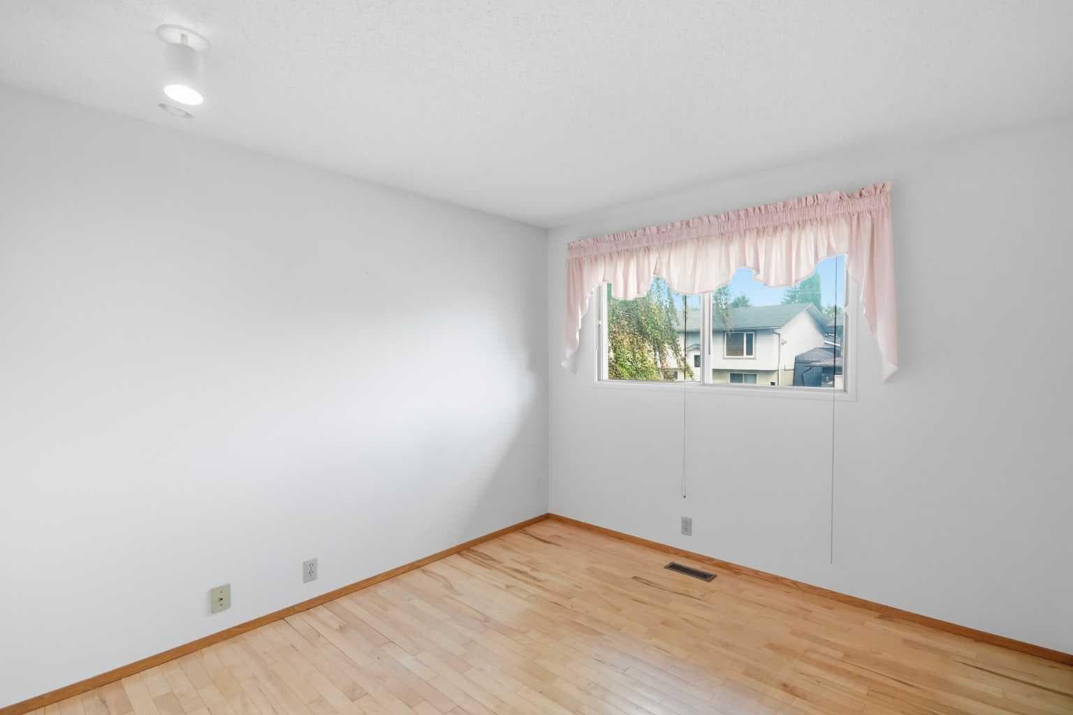299 Woodside Circle SW