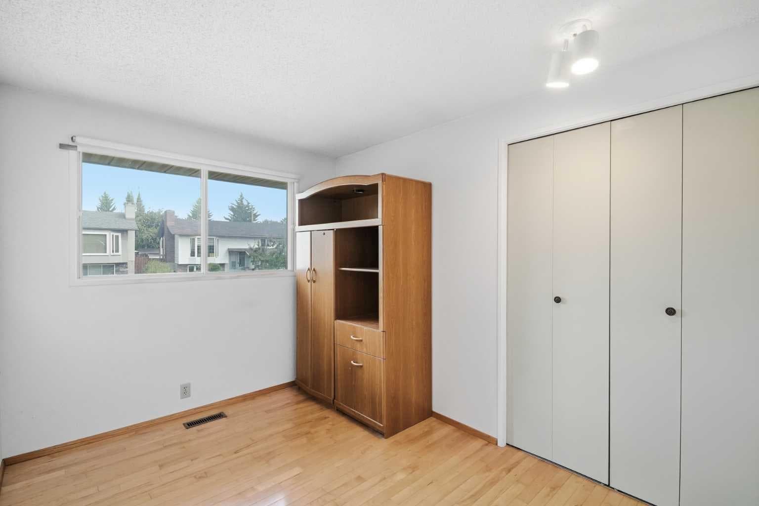 299 Woodside Circle SW