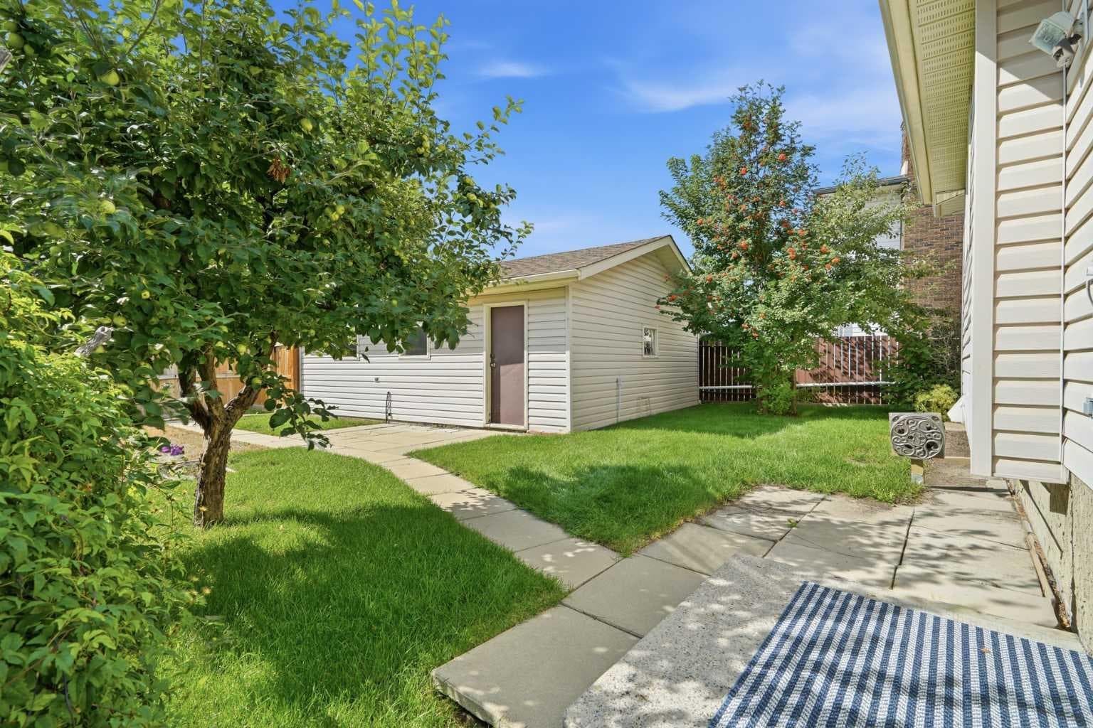 299 Woodside Circle SW
