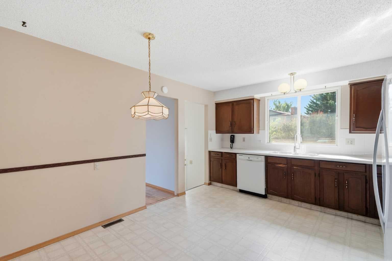 299 Woodside Circle SW