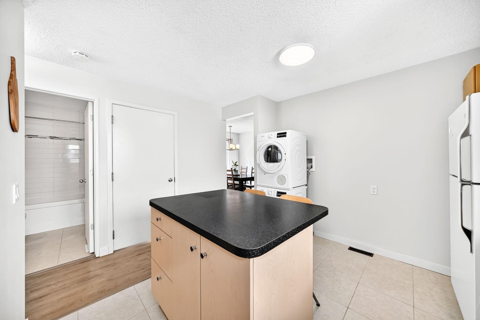 196 Edgedale Way NW