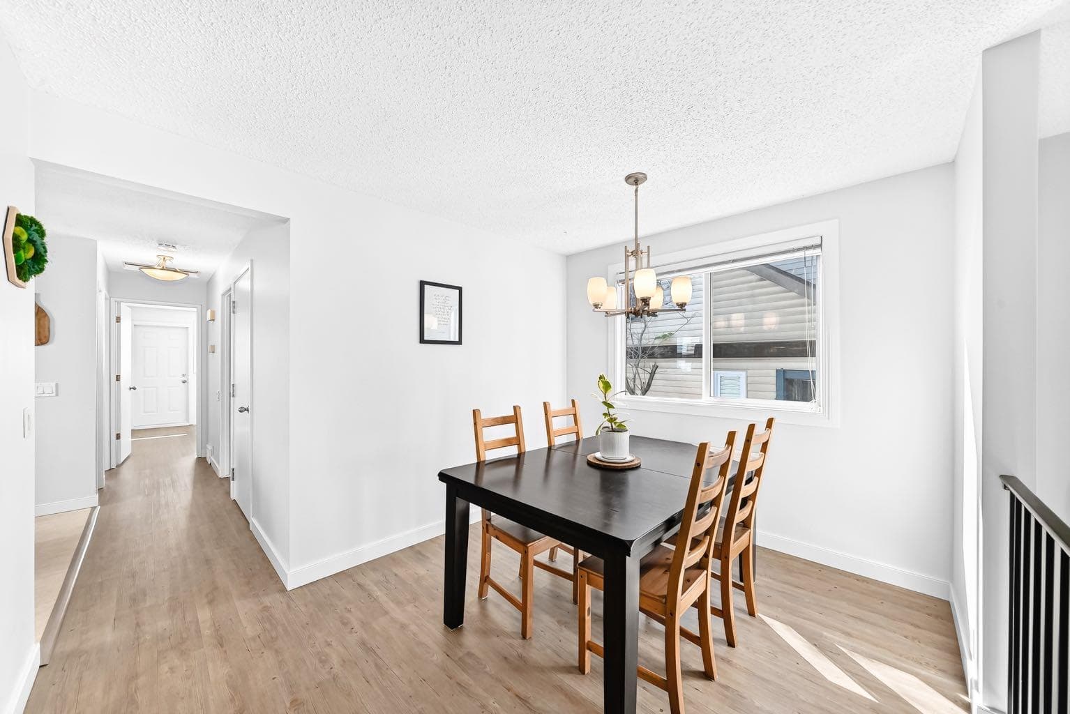 196 Edgedale Way NW