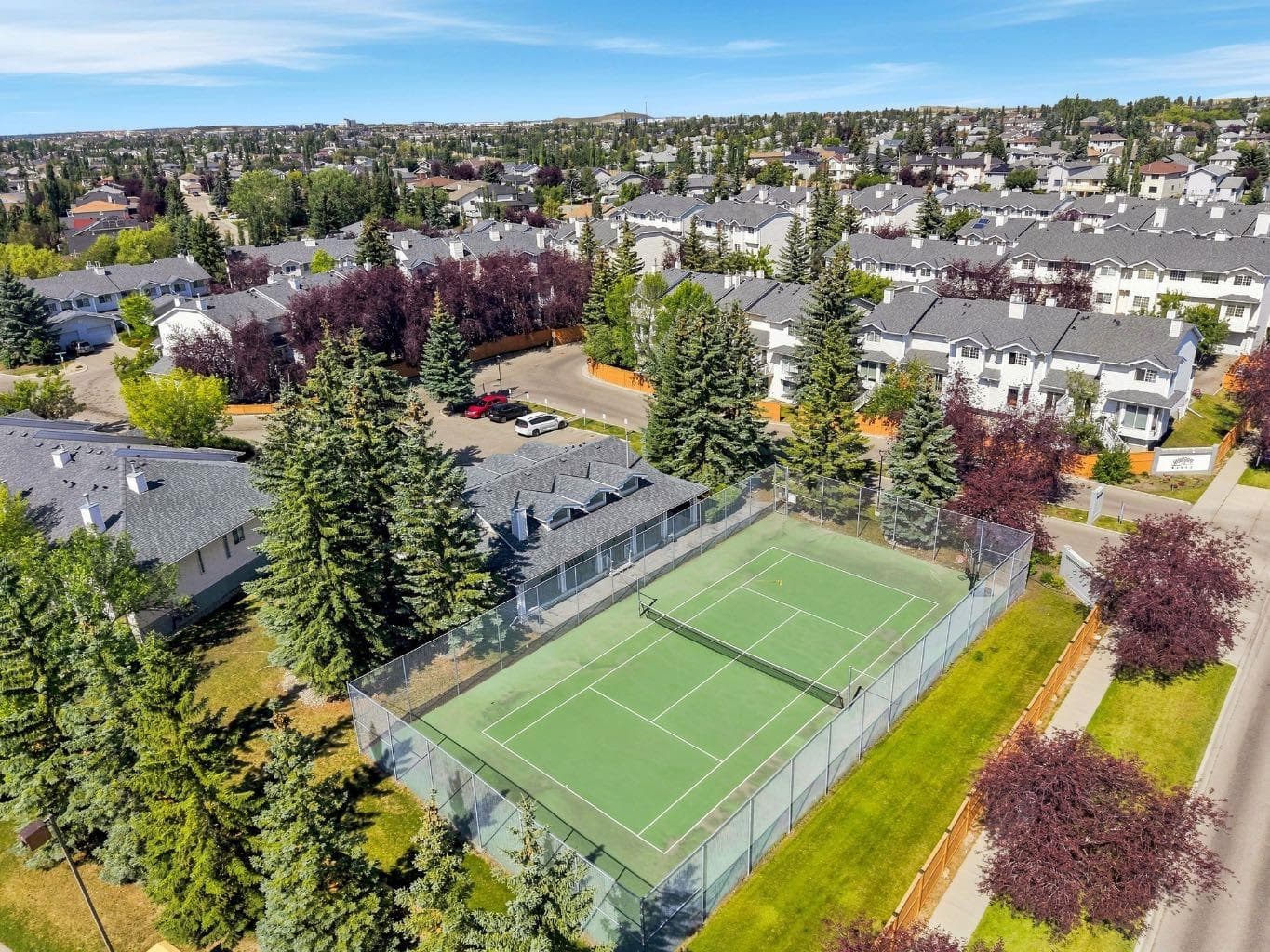 506 Hawkstone Manor NW