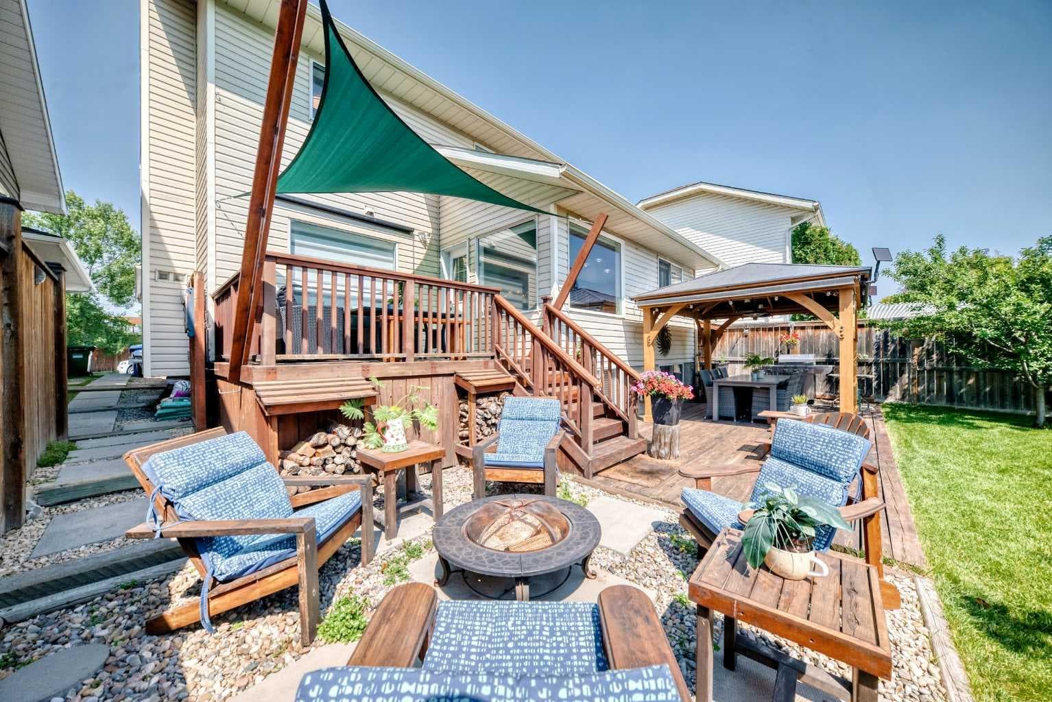 144 Riverstone Crescent SE