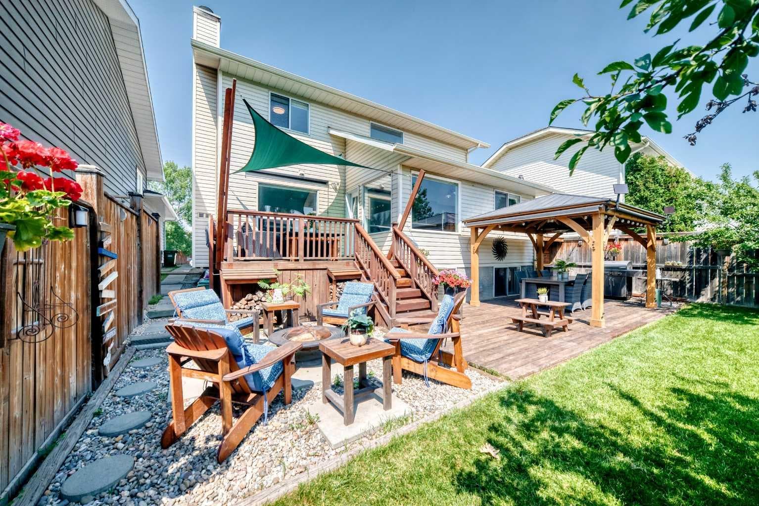 144 Riverstone Crescent SE