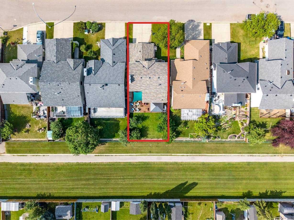 144 Riverstone Crescent SE