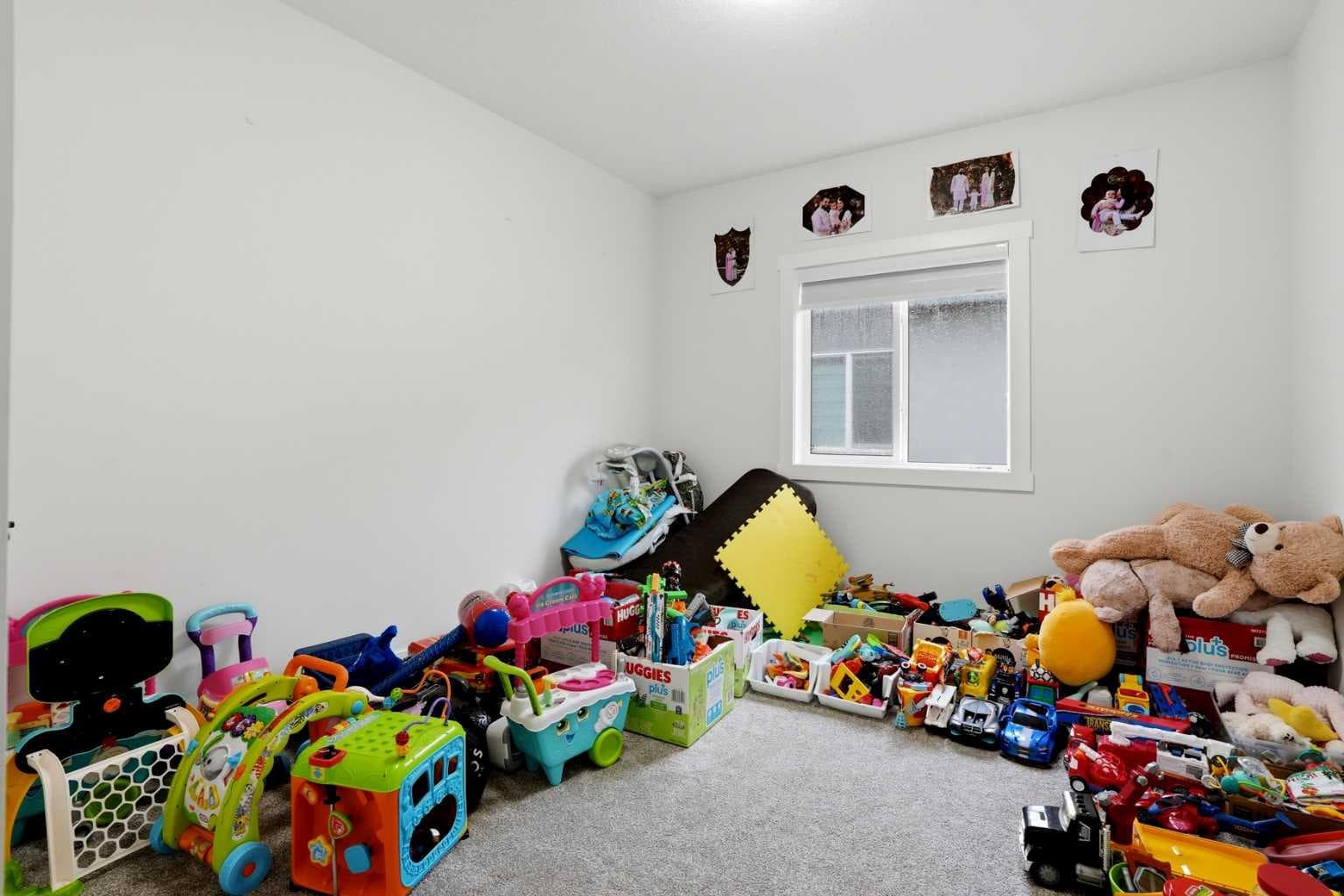 166 Kinniburgh Crescent 