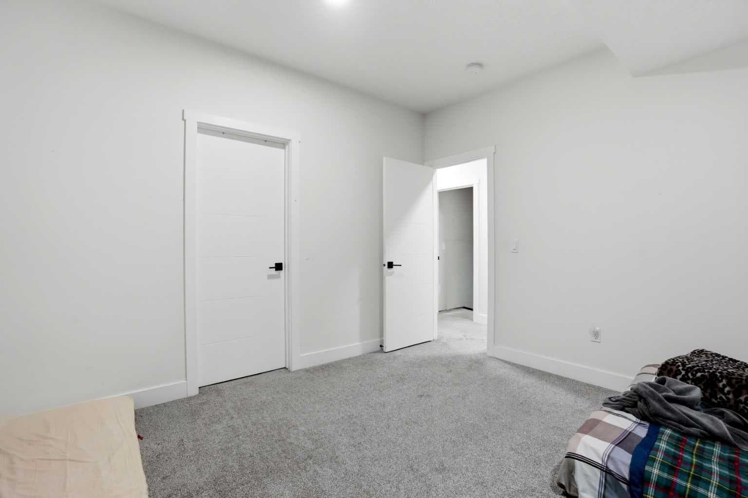 166 Kinniburgh Crescent 