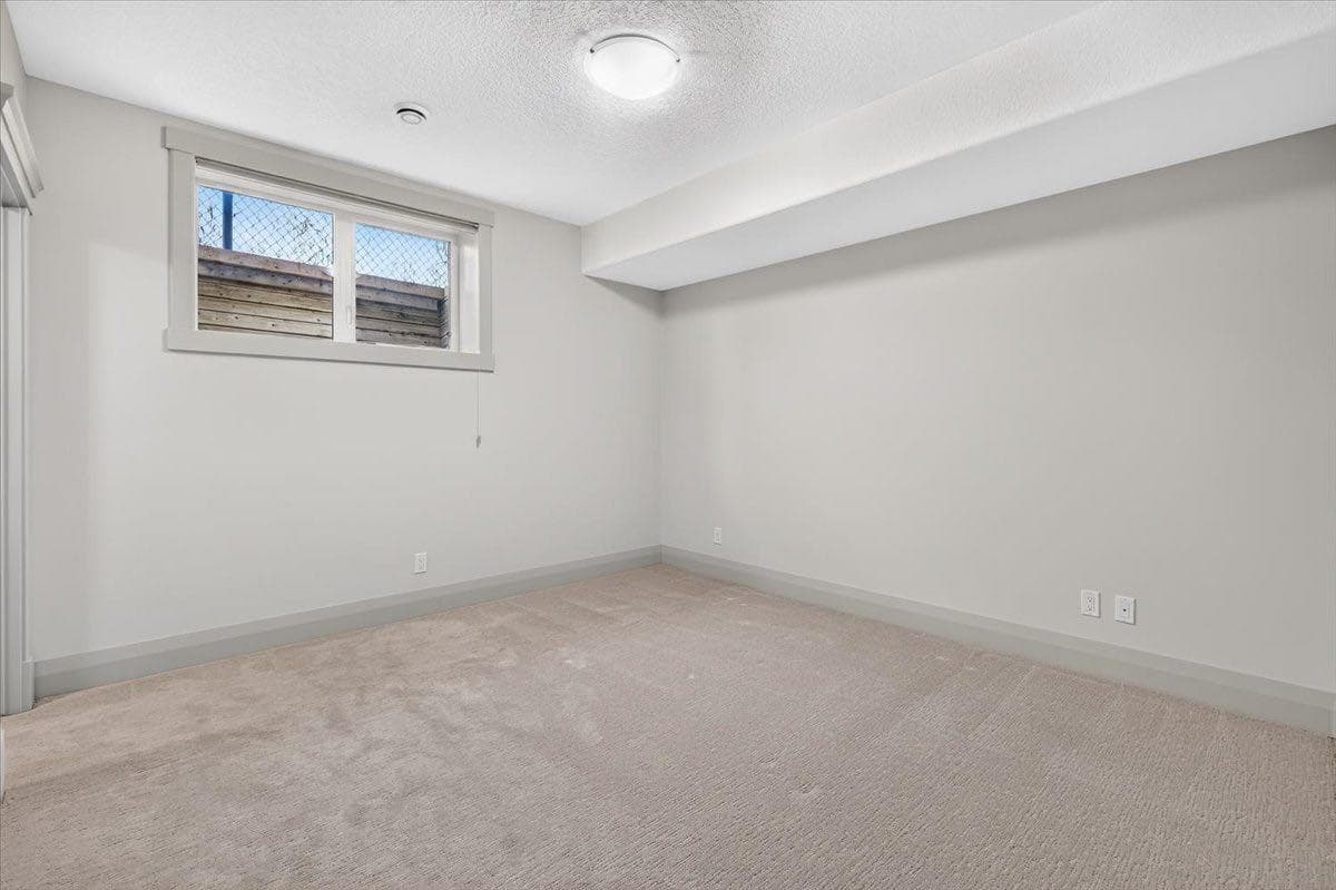 115 Coulee Way SW
