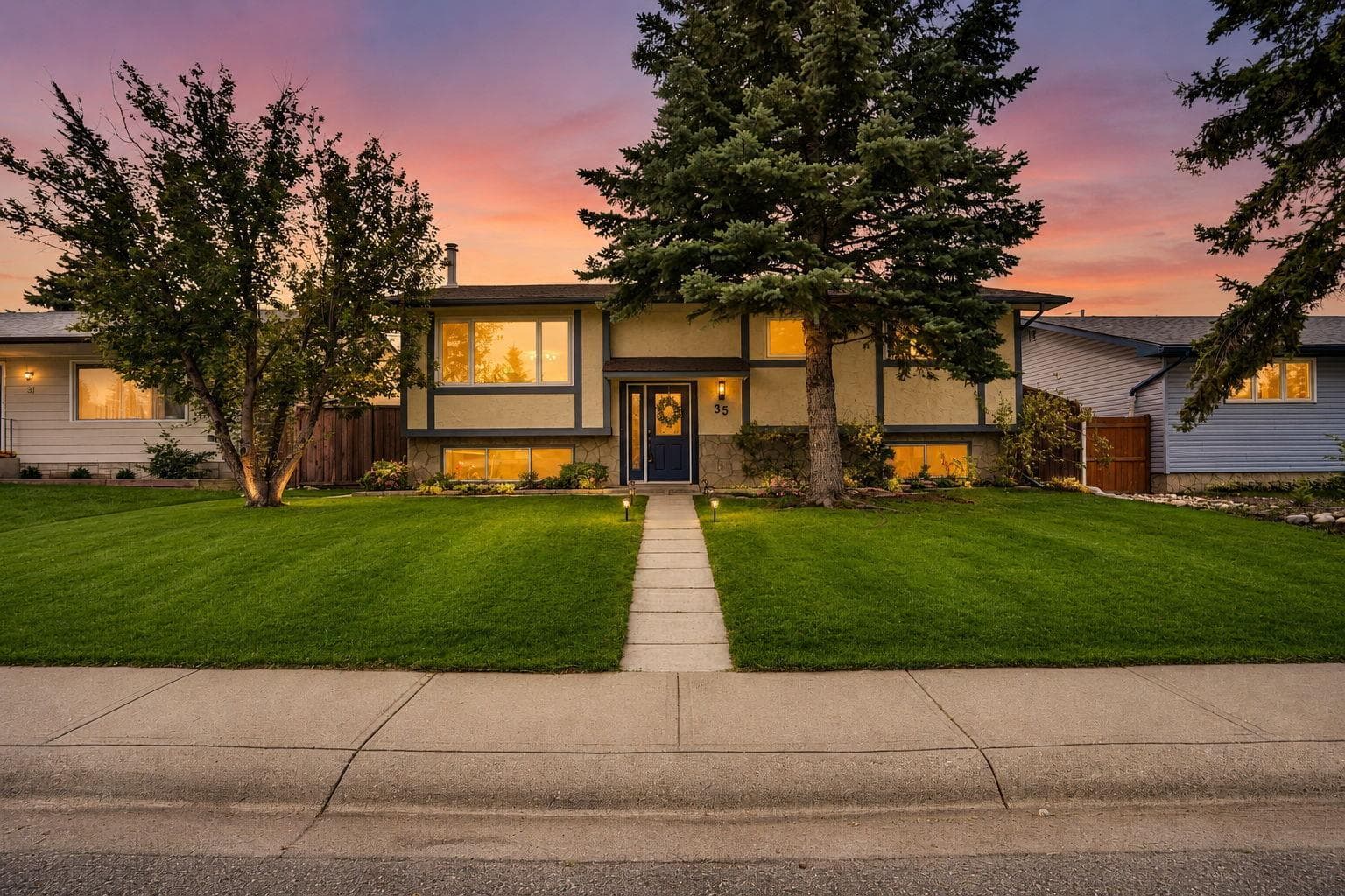 35 Queen Isabella Close SE