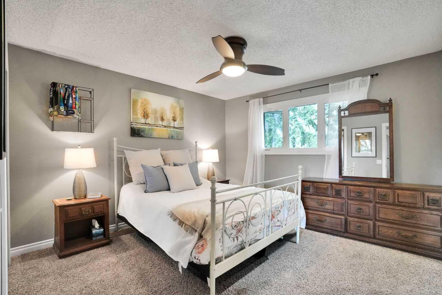 35 Queen Isabella Close SE