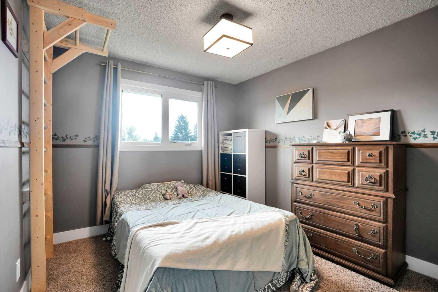 35 Queen Isabella Close SE