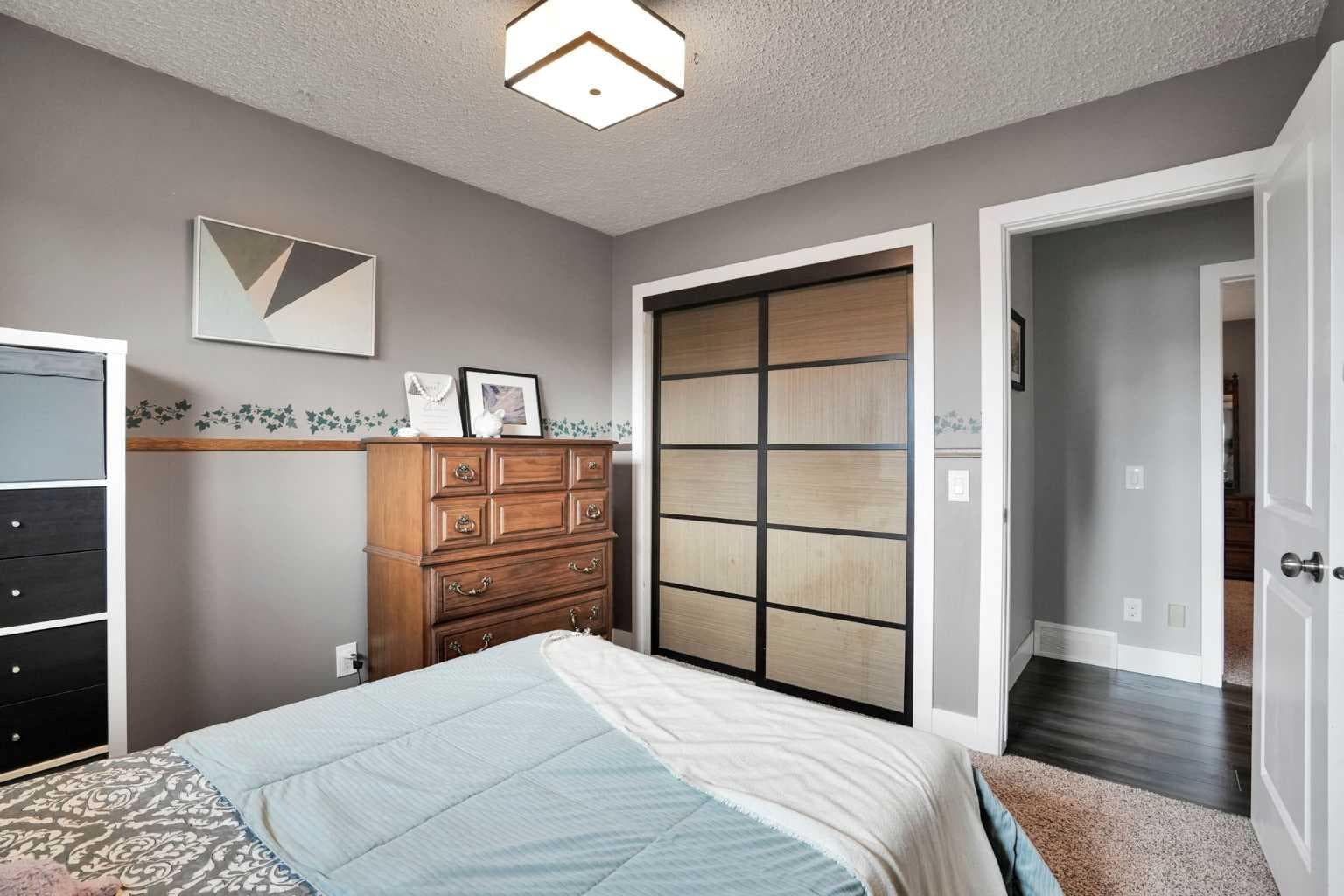35 Queen Isabella Close SE
