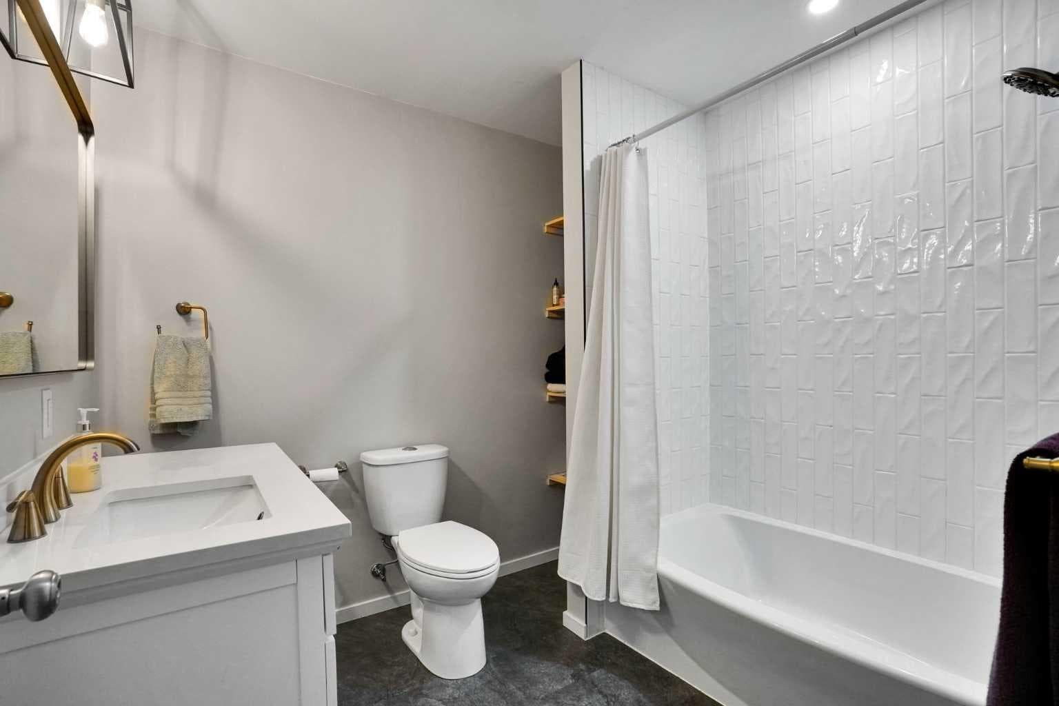 35 Queen Isabella Close SE