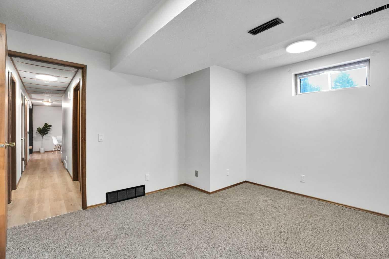 35 Queen Isabella Close SE