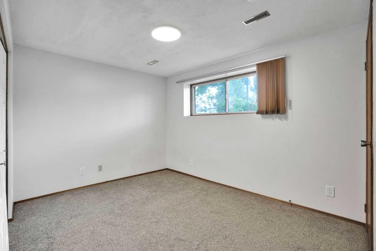 35 Queen Isabella Close SE