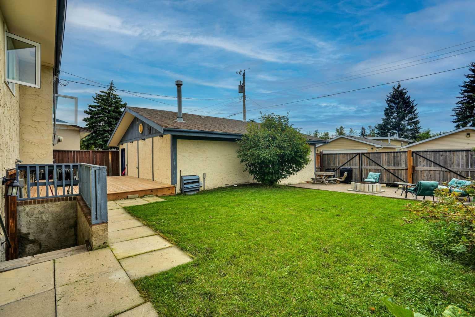 35 Queen Isabella Close SE