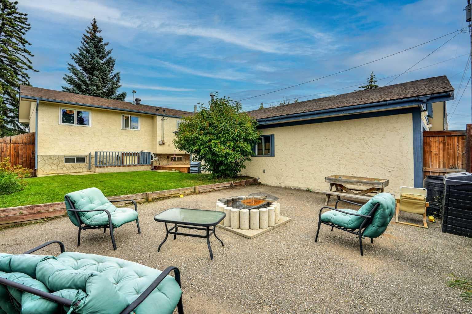 35 Queen Isabella Close SE