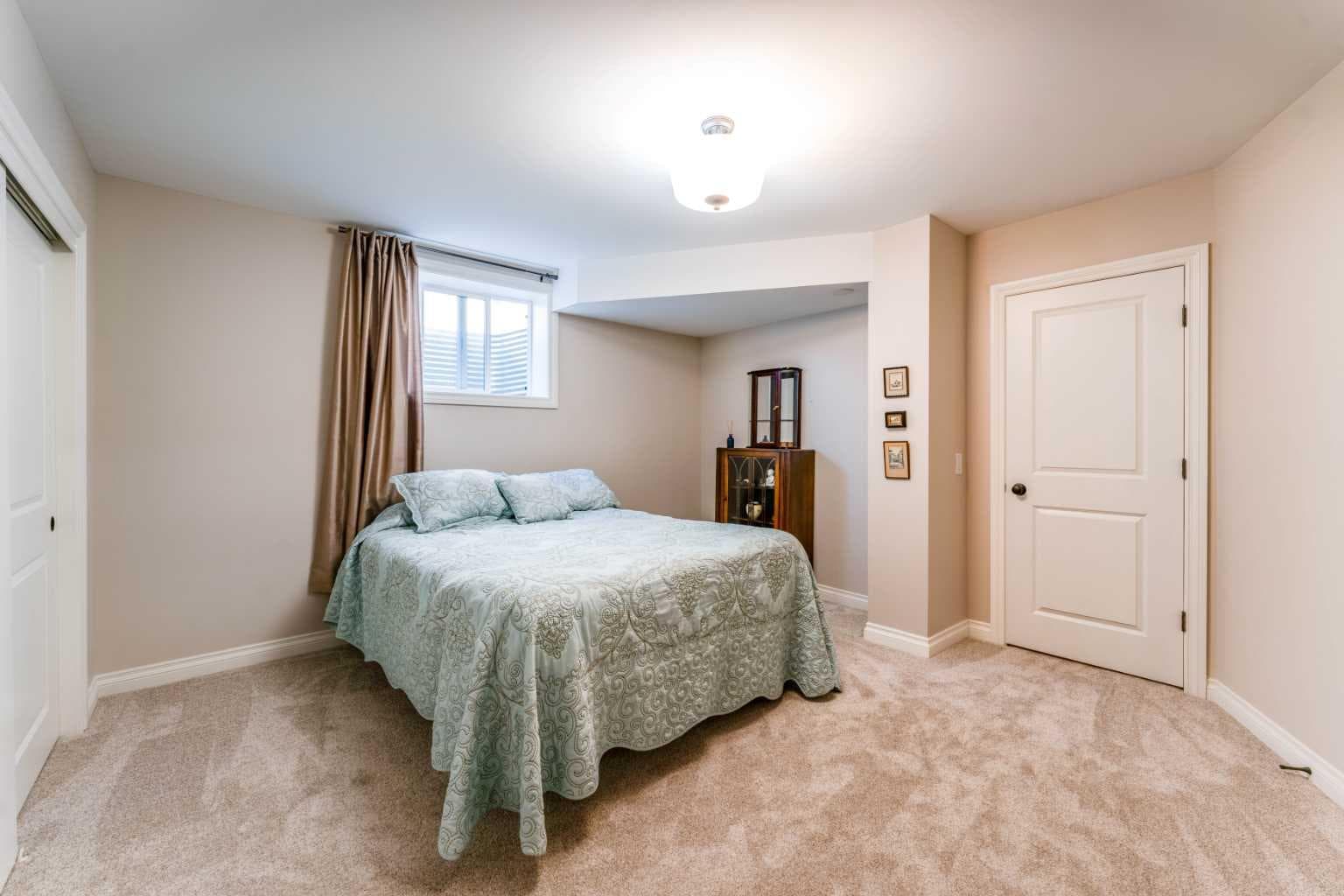 150 Oakbriar Close SW