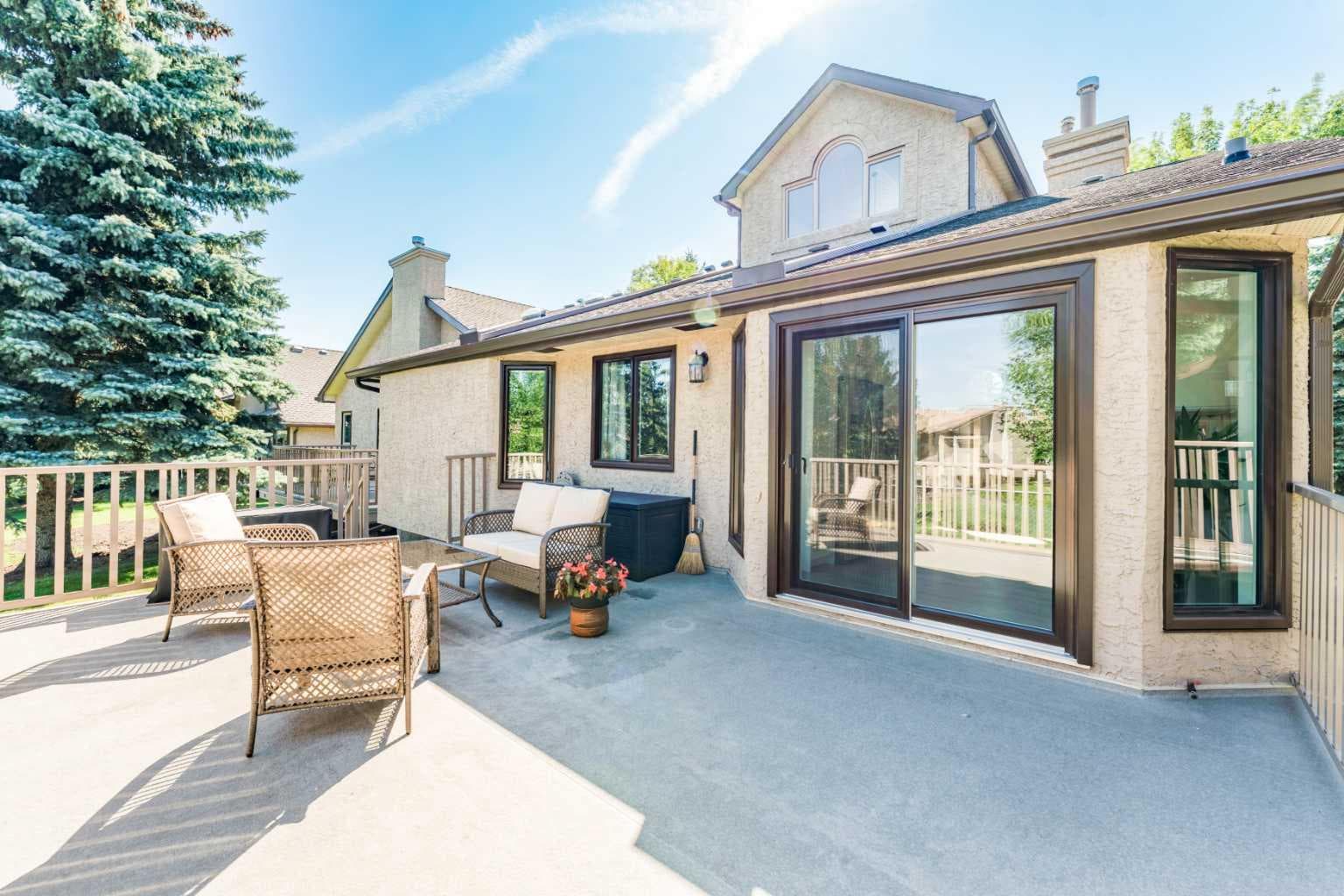 150 Oakbriar Close SW