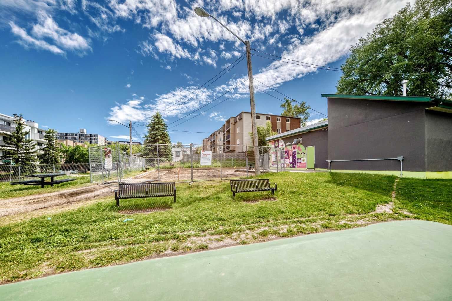 2405 17 Street SW