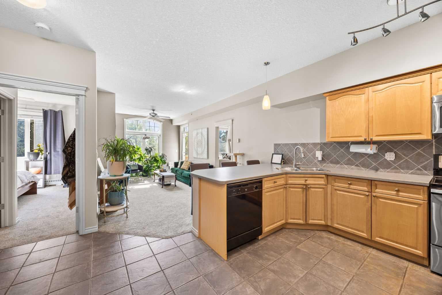 1206, 1888 Signature Park SW