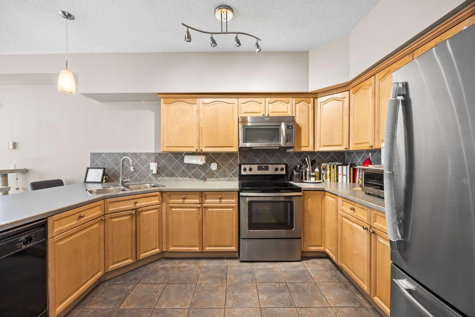 1206, 1888 Signature Park SW