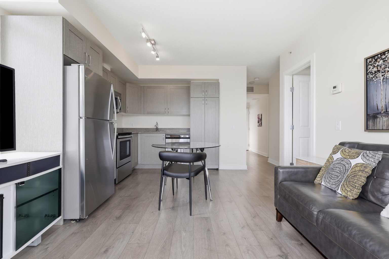 608, 30 Brentwood Common NW