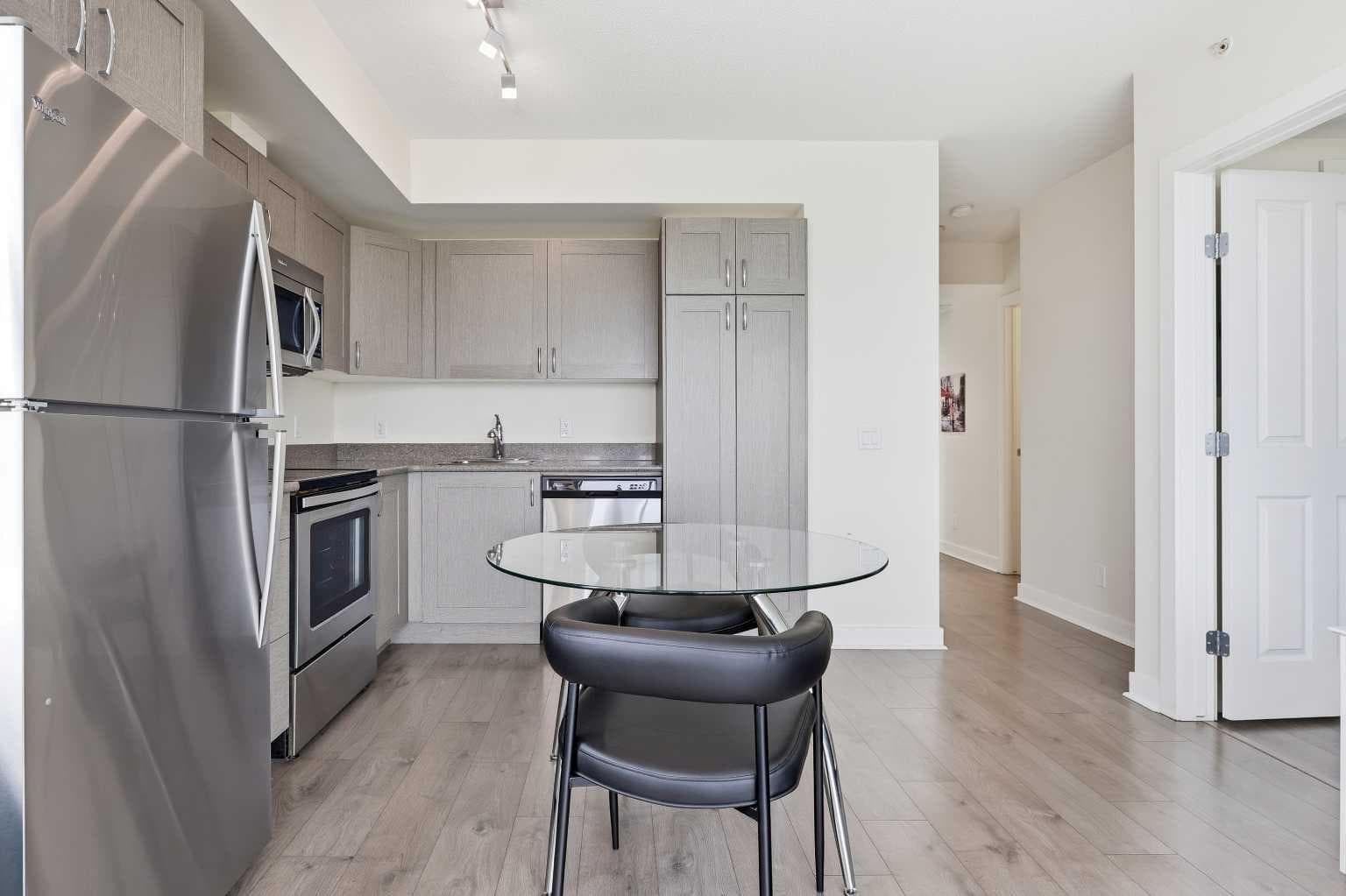 608, 30 Brentwood Common NW
