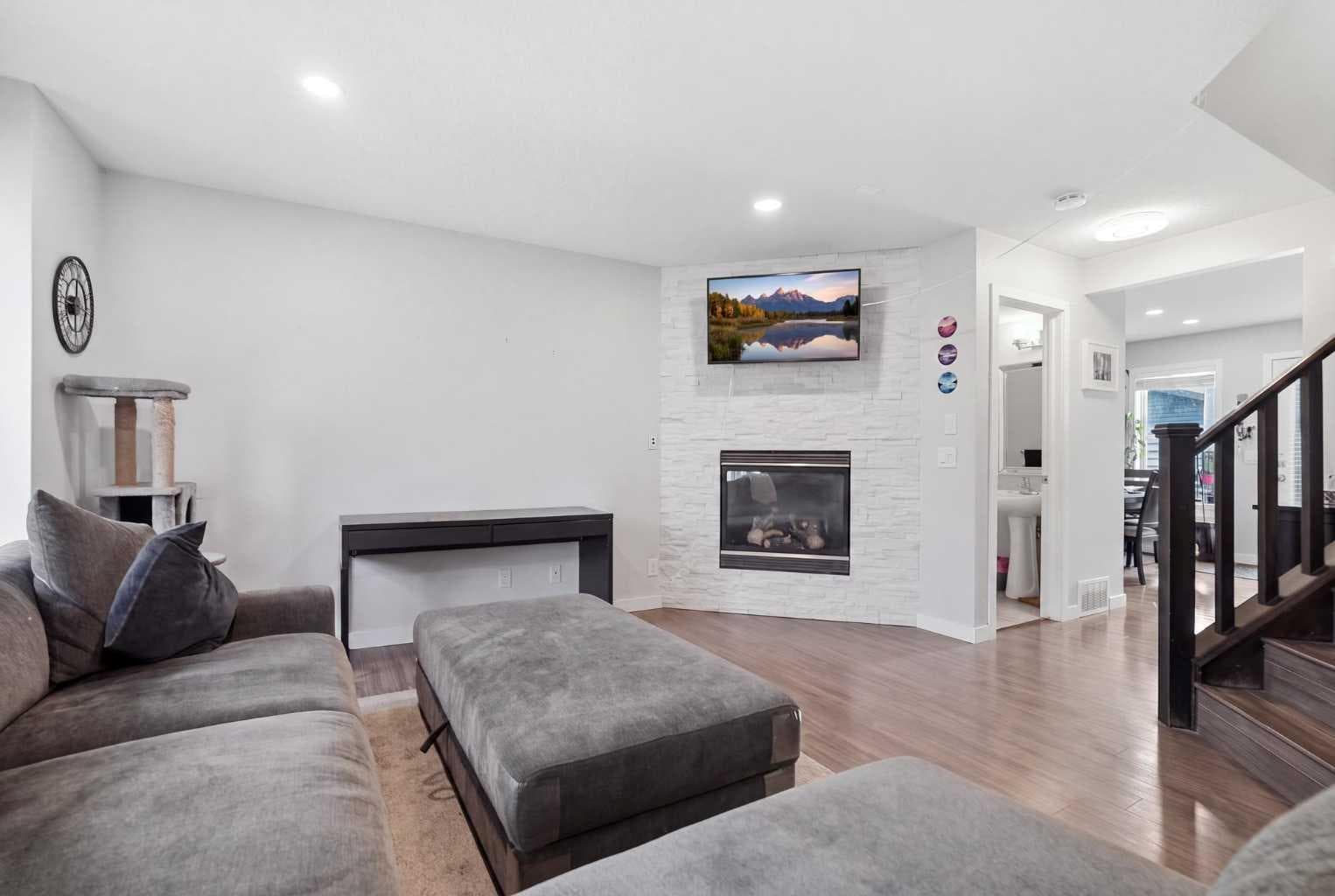 279 Everstone Drive SW