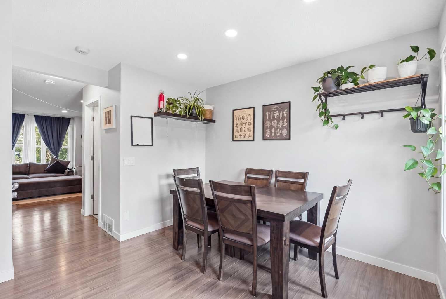 279 Everstone Drive SW
