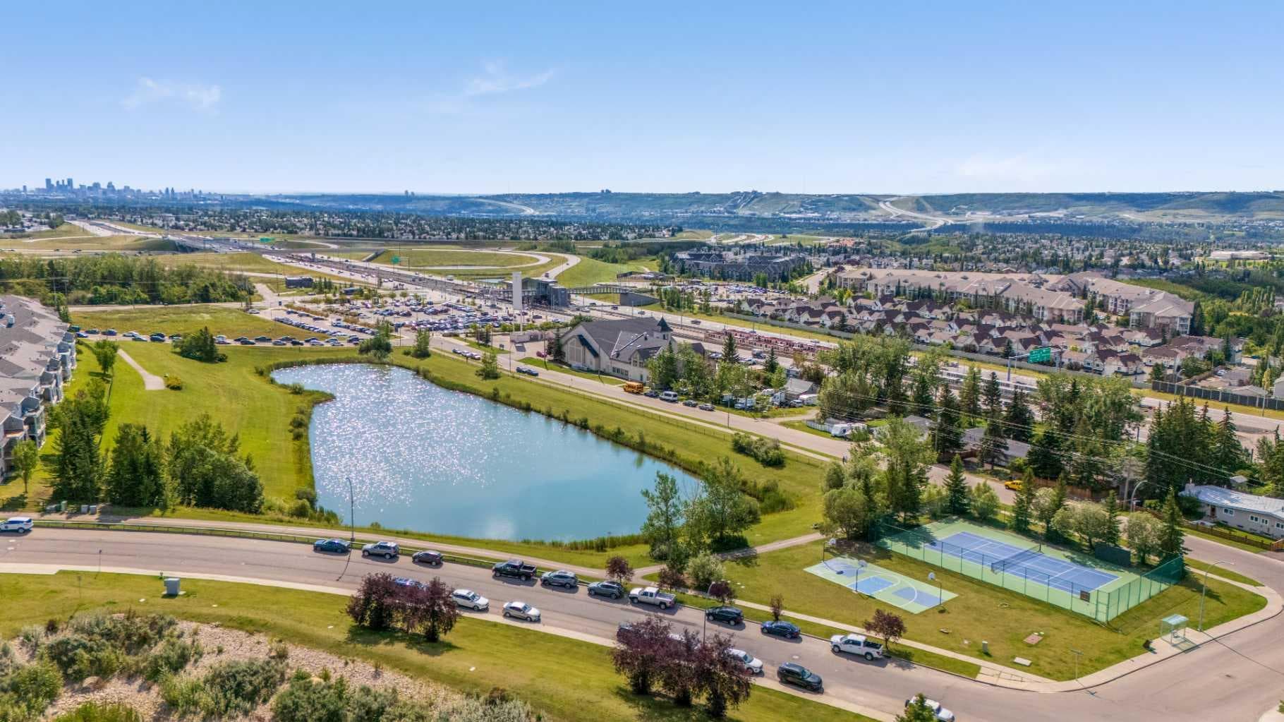427, 345 Rocky Vista Park NW
