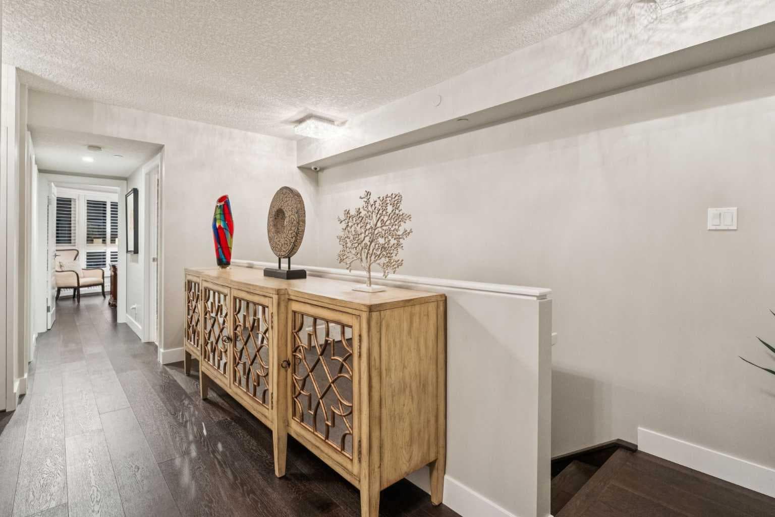 8203, 400 Eau Claire Avenue SW