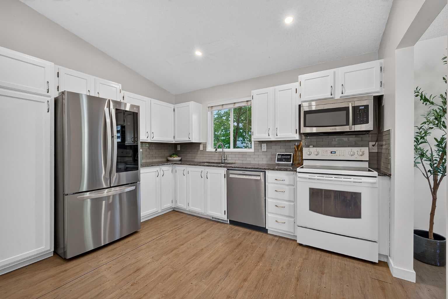 255 Shawcliffe Circle SW