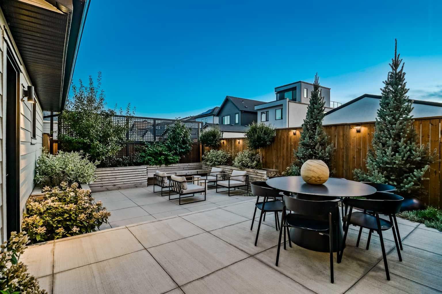 19 Bluerock Avenue SW