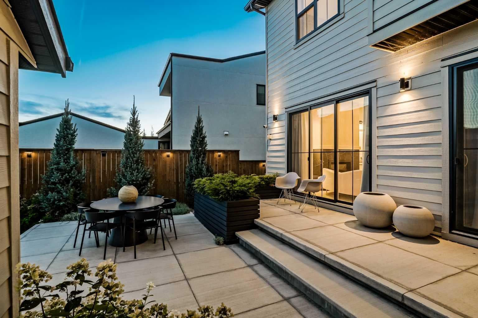 19 Bluerock Avenue SW